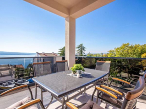 Spacious apartment with swimming pool and bubble bath Sea view !